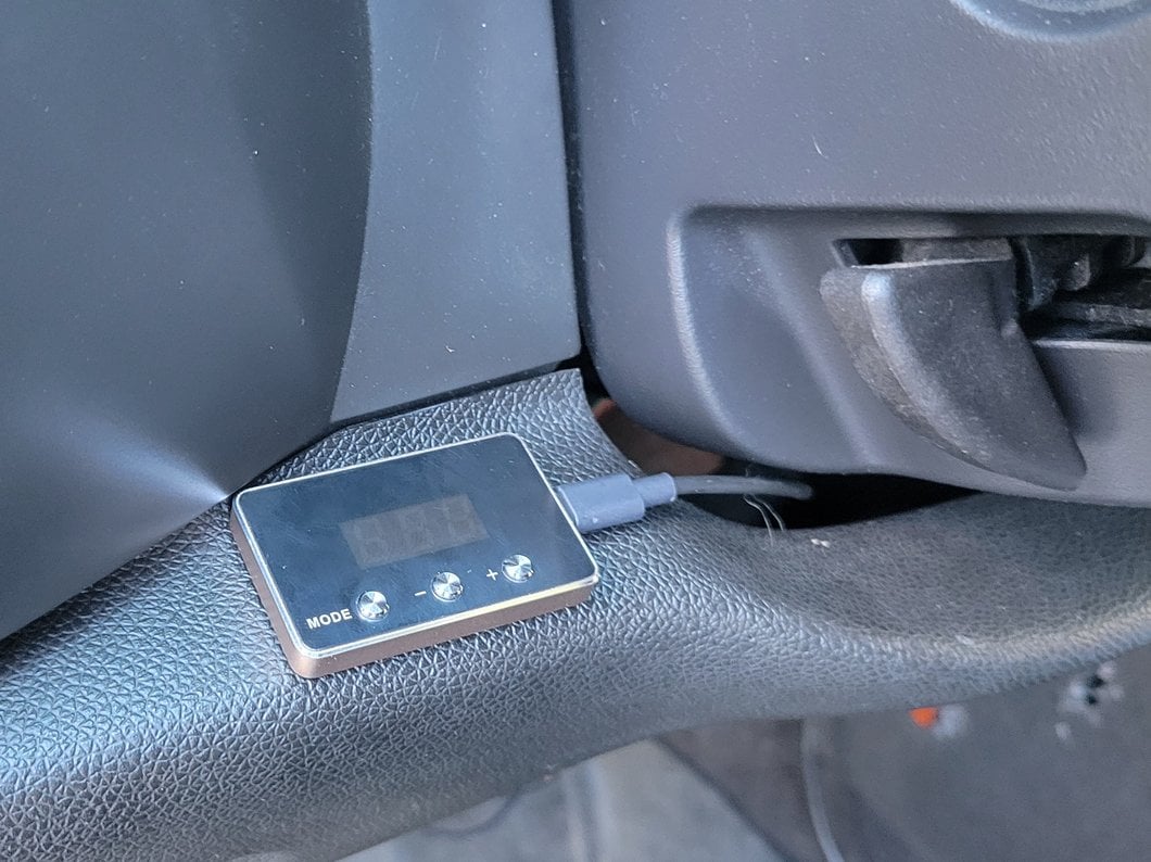 Raxiom SpeedForm Series Throttle Controller (07-16 Sierra 1500)