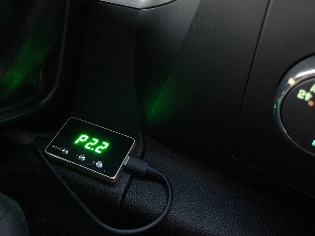 Raxiom SpeedForm Series Throttle Controller (07-16 Silverado 1500)