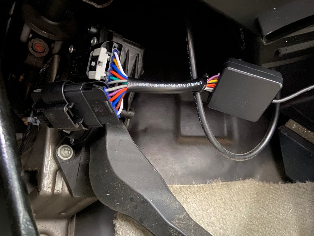 Raxiom SpeedForm Series Throttle Controller (07-16 Sierra 1500)