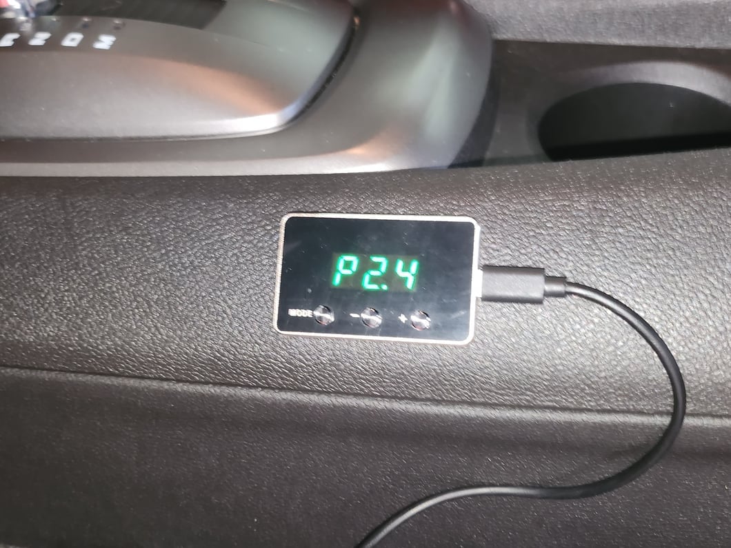 Raxiom SpeedForm Series Throttle Controller (10-15 Camaro)