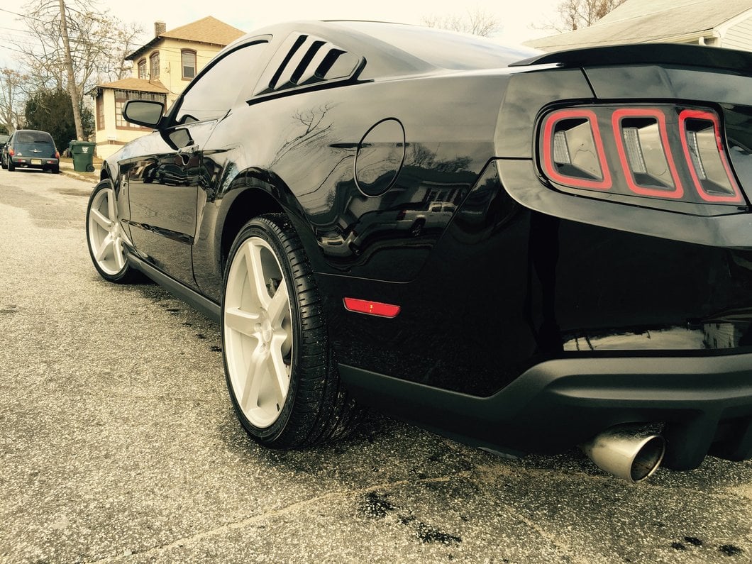 Raxiom 2013 Factory Tail Light Conversion Kit (10-12 Mustang)