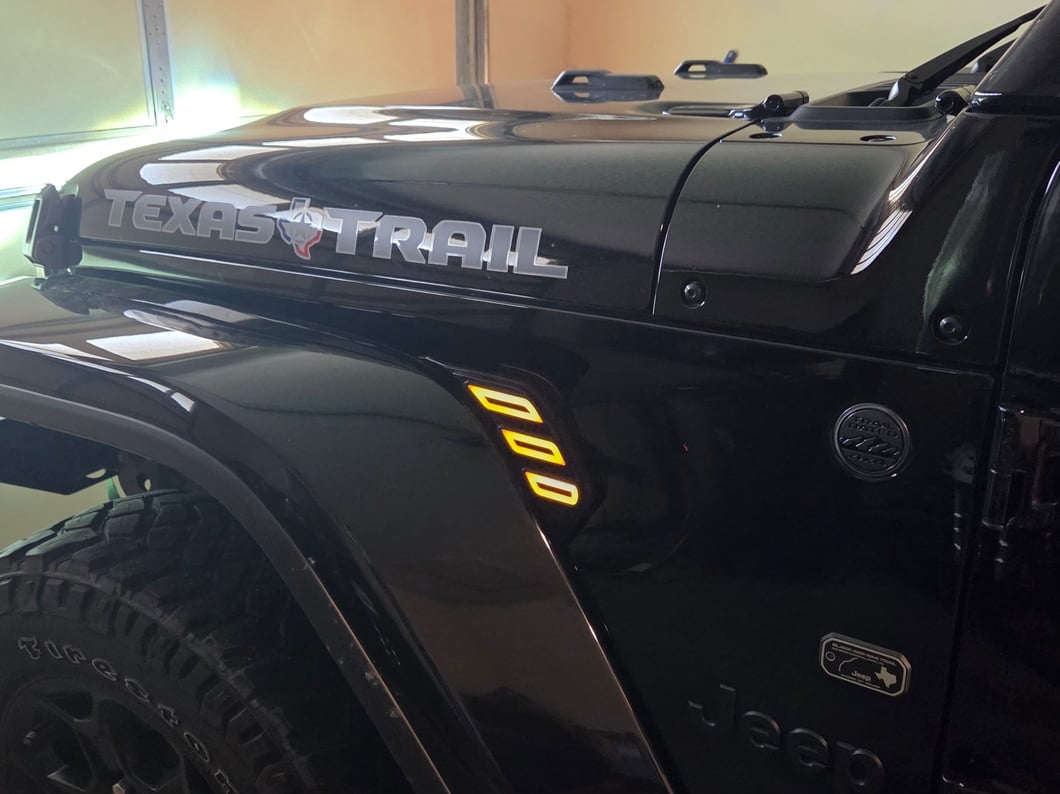 Raxiom Axial Series LED Fender Lights with Turn Signal Function (20-25 Jeep Gladiator JT)