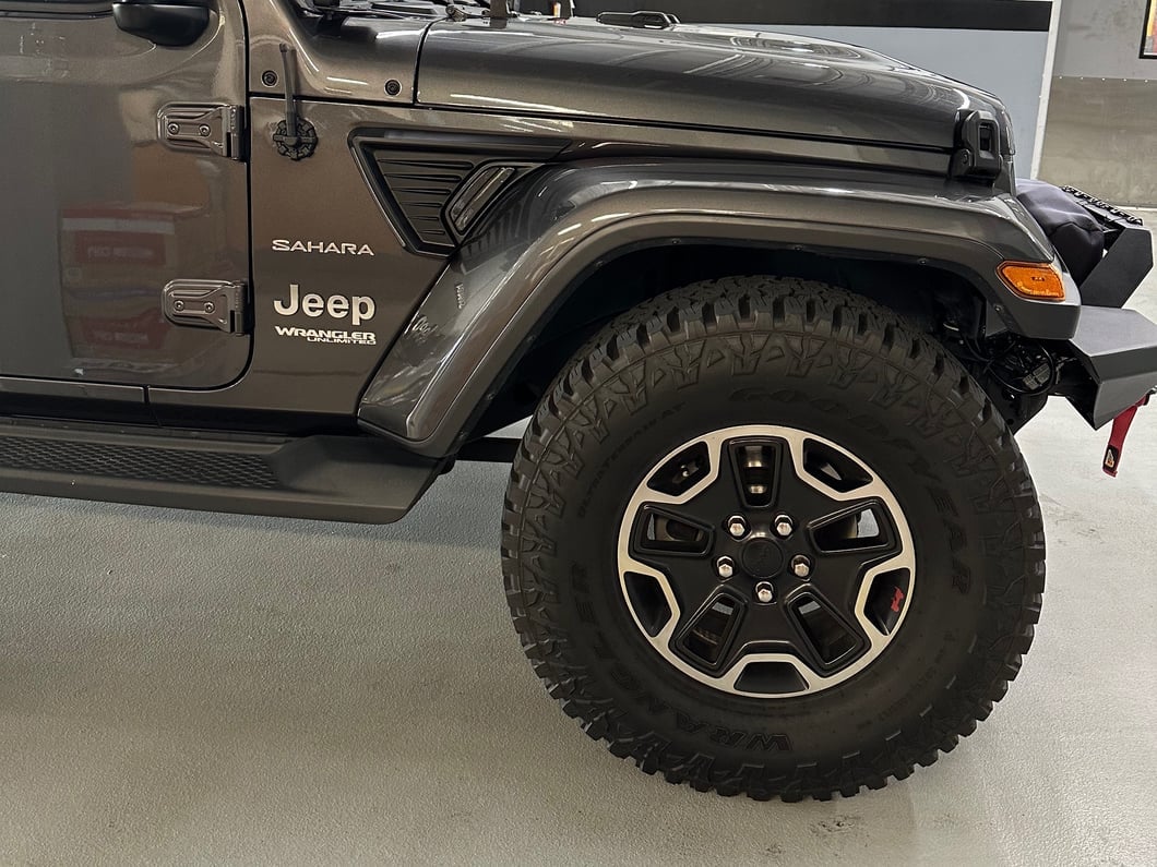 Raxiom Axial Series LED Fender Vent Courtesy Light with DRL Option (18-25 Jeep Wrangler JL)