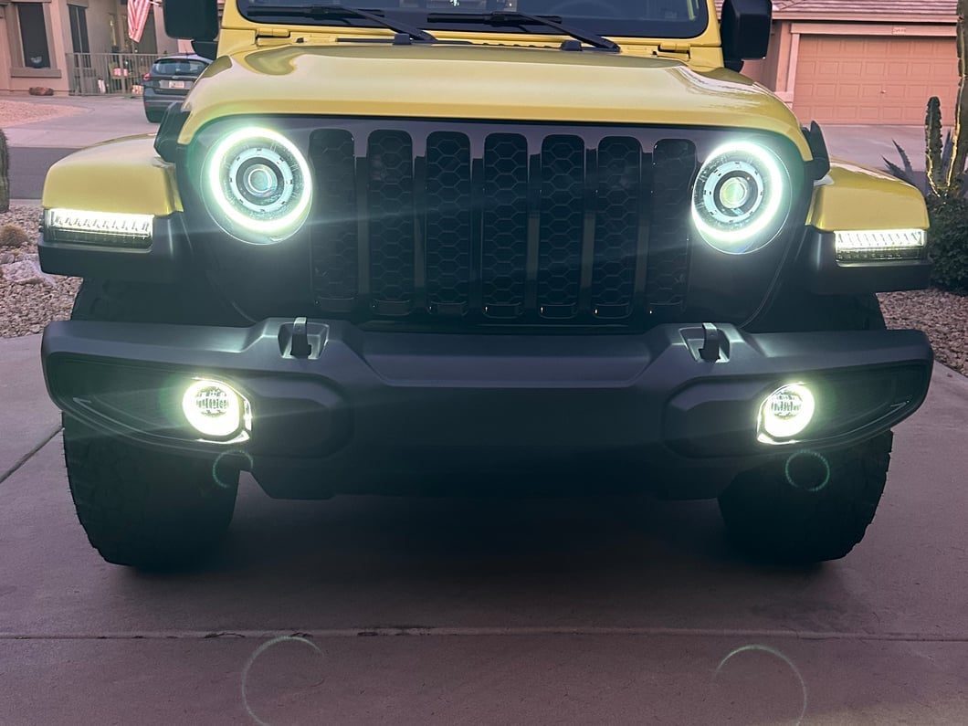 Raxiom Axial Series LED Fog Lights with Halo (20-25 Jeep Gladiator JT)